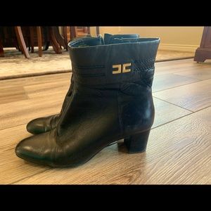 Black leather Bandolino booties